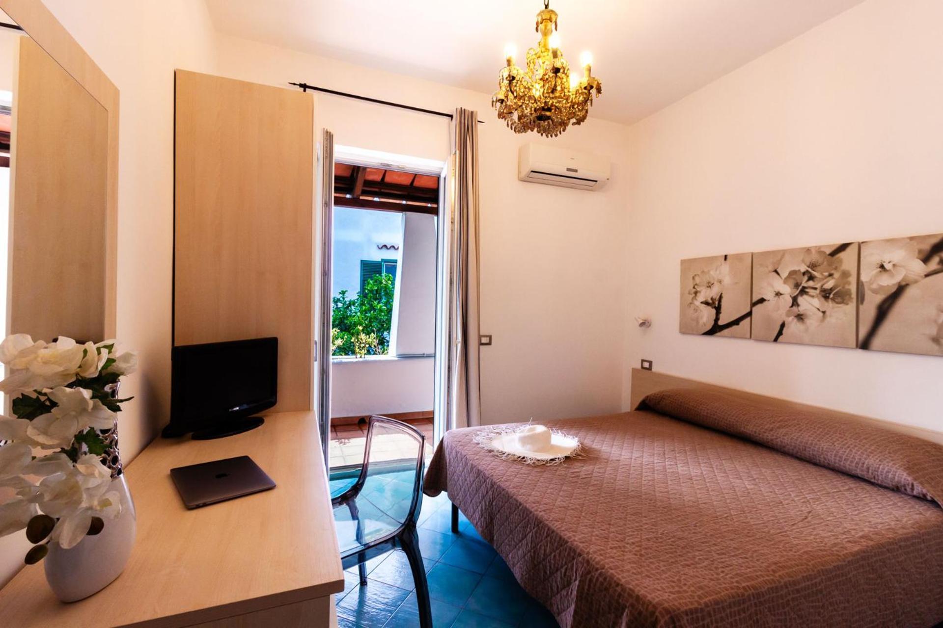 Don Giorgio Rooms & Apartments Іскія Екстер'єр фото